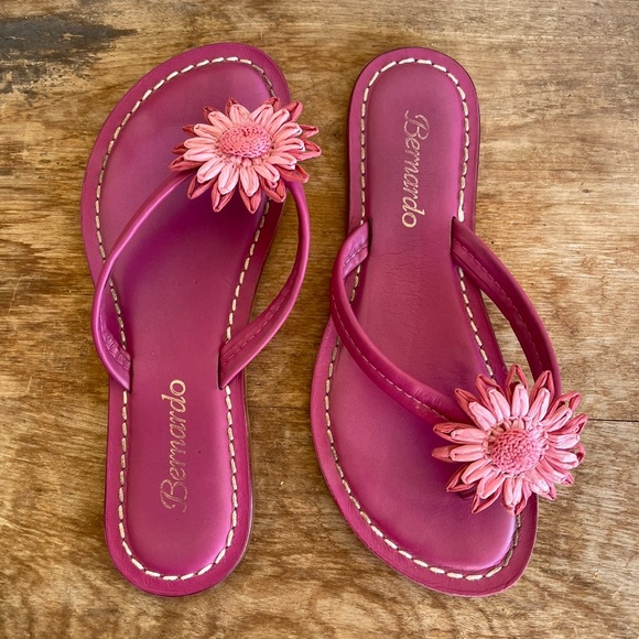 BERNARDO Pink Leather Flip Flop Sandals Hand Woven Raffia Flower 7M Spain Cute! - Picture 3 of 12